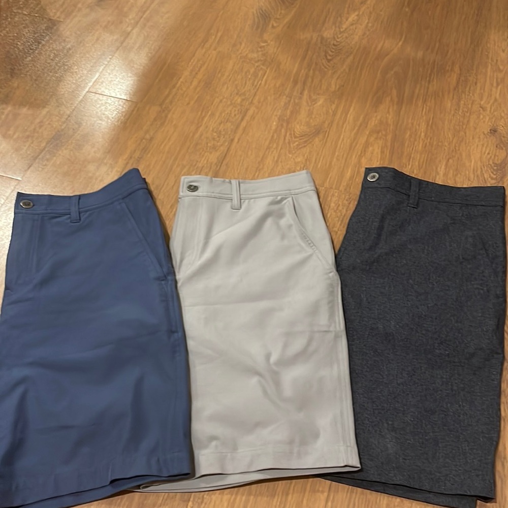 Like new set of 32 degrees cool stretch performance mens shorts